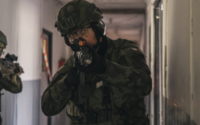 Nacvičovali, jak se správně pohybovat po budově.