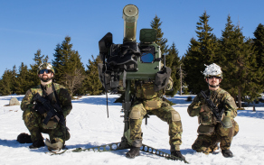 Při výcviku využívali protiletadlový raketový komplet RBS-70NG.