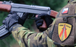 Strakonická jednotka aktivní zálohy je zatím vyzbrojena samopaly vz. 58, přezbrojení ji ale čeká v nejbližších měsících.