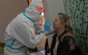 Příslušníci strakonického obvaziště testují lidi na koronavirus po celou dobu pandemie.