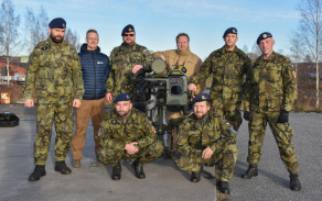 Rotmistr Marek Brabec (první zleva) absolvoval spolu s dalšími kolegy ve Švédsku kurz pro instruktory RBS-70NG.
