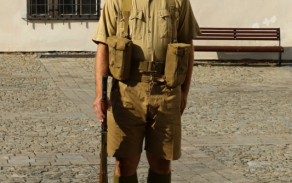 Na zahájení výstavy dorazil v dobové uniformě Radek Marcín z českobudějovického Klubu vojenské historie Čeští lvi. 