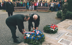 Památku obětí válečných konfliktů uctili také čelní představitelé města Strakonice