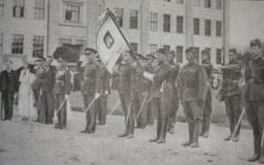 Udělení standarty Dělostřeleckému pluku 153 v Bratislavě.